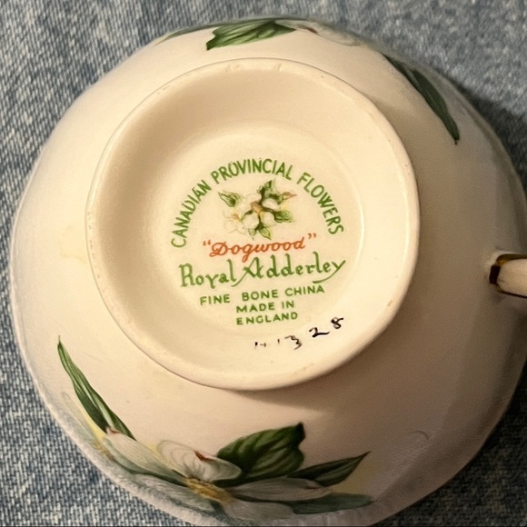 Vintage- Royal Adderley cup & saucer, Canadian provincial flowers series - Picture 8 of 9